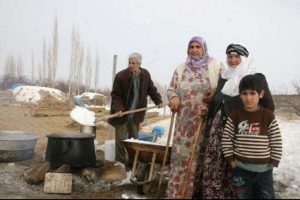 Kazanlarda yemek yapmıyorlar kar eritiyorlar