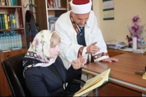 Kur'an-ı Kerim'den etkilenip M&uuml;sl&uuml;man oldu