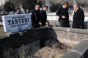 Mezarlıkta intihar!
