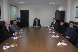 İGİAD'dan fak&uuml;lteye k&uuml;t&uuml;phane