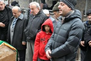 Yasak aşk intiharı kurbanı  toprağa verildi