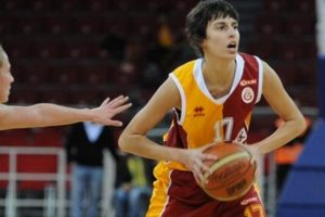 Galatasaraylı yıldız hastaneye kaldırıldı