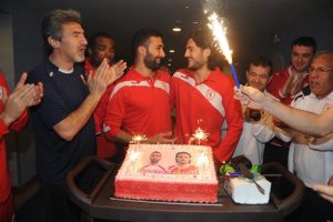 Samsunspor'da Turgay ve Erdem'e s&uuml;rpriz kutlama!