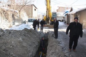 Dondurucu soğukta i&ccedil;me suyu &ccedil;alışması
