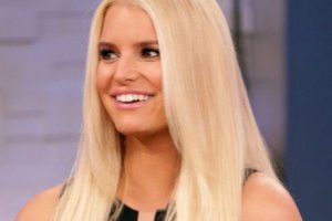 Jessica Simpson doğum kilolarını verdi