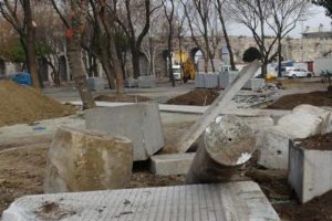 Moloz yığını gibi kenara atıldılar