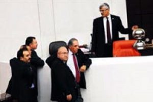 S&uuml;rpriz kapanış vekilleri şaşırttı