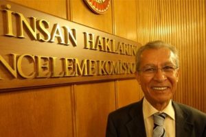 D&uuml;n başkanıydı bug&uuml;n yardım istedi