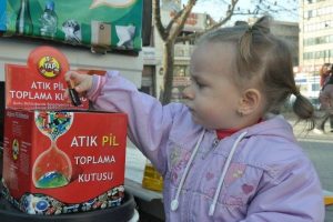 Atık pillerini getir, hediyeni g&ouml;t&uuml;r