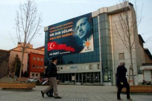 O afiş kaldırıldı