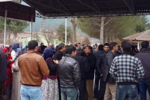 Kamyonet u&ccedil;uruma yuvarlandı