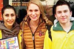 G&ouml;n&uuml;ll&uuml; destek&ccedil;i Farah Zeynep Abdullah