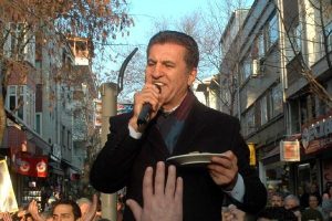 "AK Partililerin g&ouml;n&uuml;llerini kazanın"