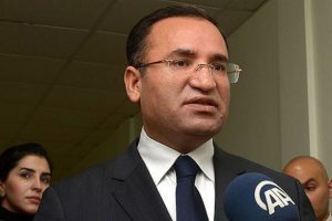 &Ouml;z'e sert tepki! Şov yapma