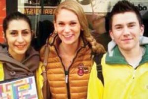 G&ouml;n&uuml;ll&uuml; destek&ccedil;i Farah Zeynep Abdullah