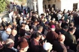 Kuraklıktan endişe eden &ccedil;ift&ccedil;iler kar ve yağmur i&ccedil;in duaya &ccedil;ıktı