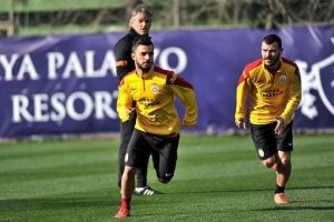 Galatasaray'da mesai s&uuml;r&uuml;yor
