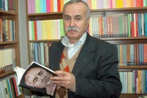 33 yıl sonra tahliye oldu, kitabevi a&ccedil;tı