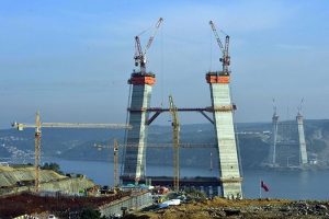 3. Boğaz K&ouml;pr&uuml;s&uuml;'nde yolun yarısı ge&ccedil;ildi