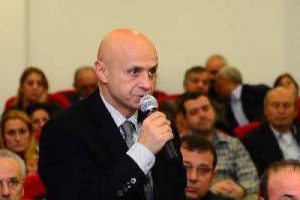 'Ezan isteyen kaset alsın'