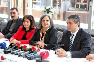 "K&uuml;rt&ccedil;e bilmemem b&uuml;y&uuml;k eksiklik"