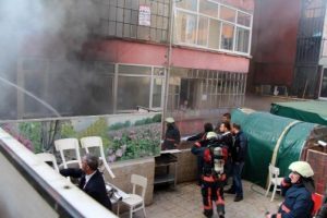Restoranda &ccedil;ıkan yangın korkuttu