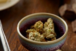 &Ouml;ğle yemeğinde marihuana!