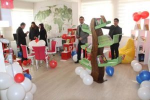 8 bin lira harcayarak k&uuml;t&uuml;phane kurdu