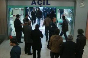 Doktorlara bı&ccedil;aklı saldırı girişimine protesto