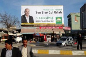 Belediye başkan adayından şiveli afiş