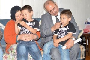 &Ouml;ld&uuml;r&uuml;len gazetecinin &ccedil;ocuklarına, meslektaşlarından yardım eli