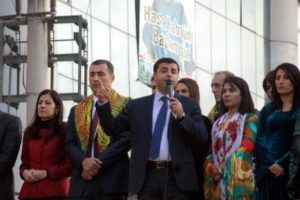 'Onbaşı değil, bir kişinin başı bile olamazsın'
