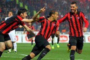 Bursaspor'da rota yeniden Cenk Tosun!