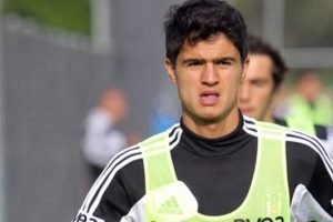 Beşiktaş'ın gen&ccedil; yıldızı imzaladı
