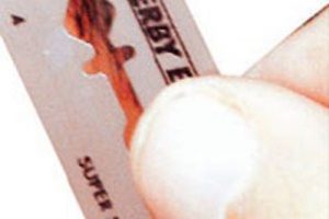Lise &ouml;ğrencisine jiletli saldırı