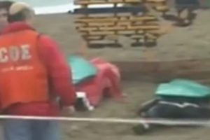 Plaja yıldırım d&uuml;şt&uuml;: 4 &ouml;l&uuml;