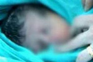 Yıkılan k&ouml;m&uuml;rl&uuml;ğ&uuml;n enkazı altında bebek cesedi bulundu