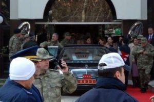 &Uuml;st d&uuml;zey zirve 5 saat s&uuml;rd&uuml;