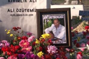 Kıvırcık Ali g&ouml;zyaşlarıyla anıldı