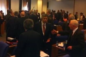 AK Parti'li ve CHP'li vekiller birbirine girdi