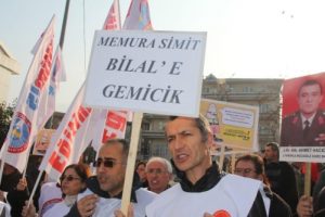 Eğitim-İş:"Başbakan istifa etmeli"