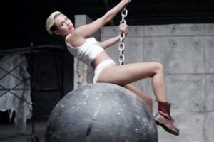 Miley ve Britney  Fransa'da yasaklandı