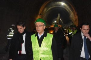 Bakana 'Unutulan İ&ccedil;k&ouml;y'e hoş geldiniz' pankartı