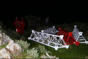 R&uuml;zgar direği devrildi: 1 &ouml;l&uuml;, 1 yaralı