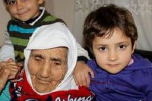 Torununun torununu g&ouml;recek