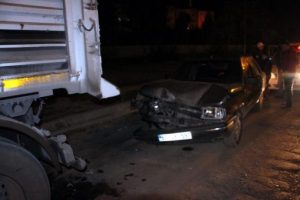 Park halindeki TIR'a &ccedil;arptı