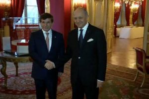 Davutoğlu Fransız mevkidaşı ile g&ouml;r&uuml;şt&uuml;