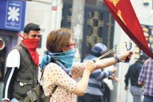 'Polise silahla direnmeye ifade &ouml;zg&uuml;rl&uuml;ğ&uuml;'