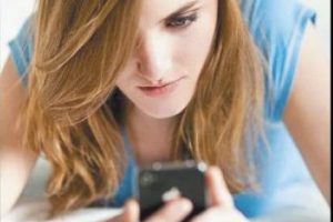 Akıllı telefonlar belimizi b&uuml;kt&uuml;