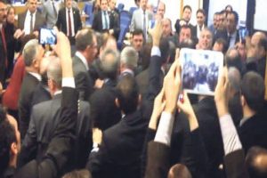 Meclis'ten polis zoruyla atıldı